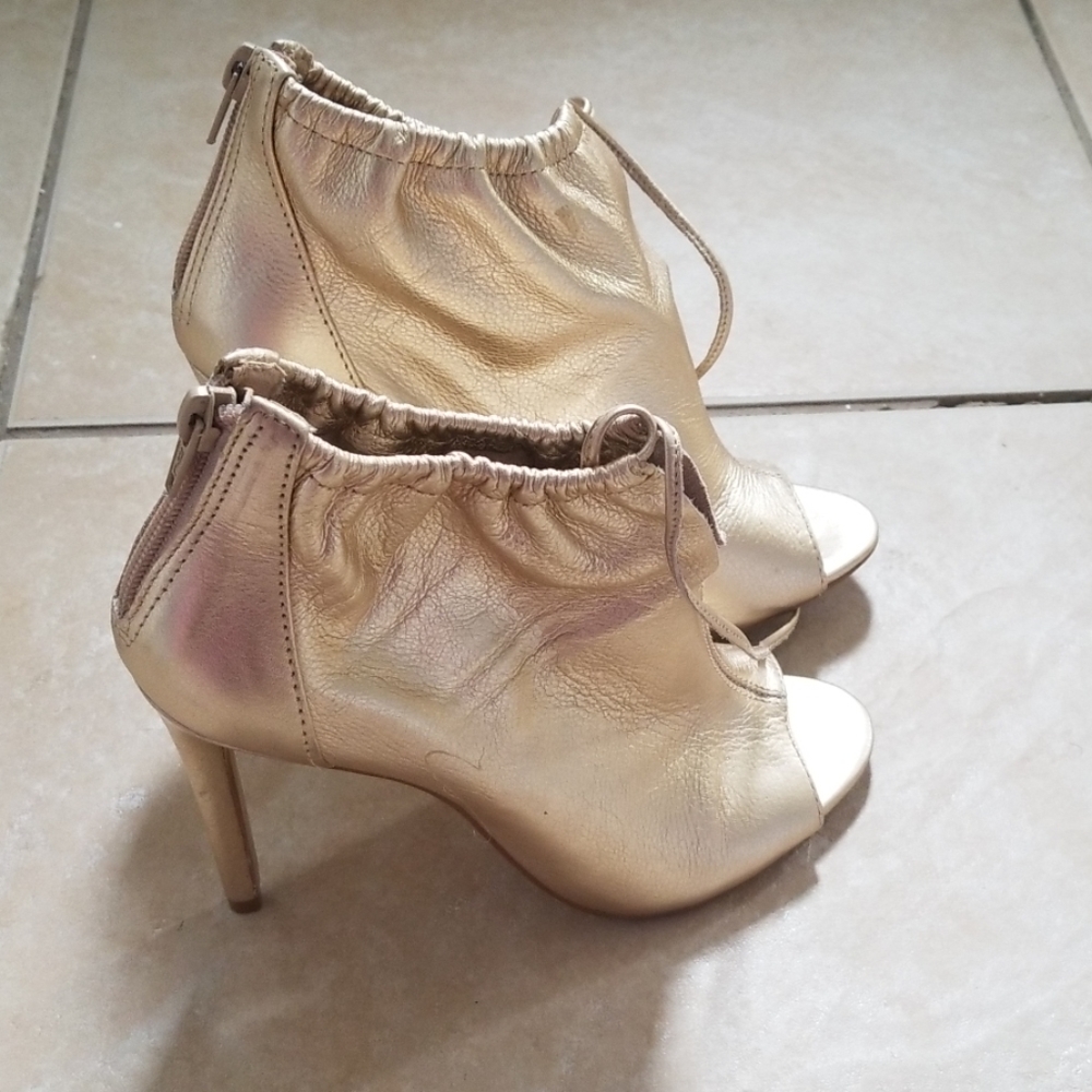 Shoes - Picture 5 of 5